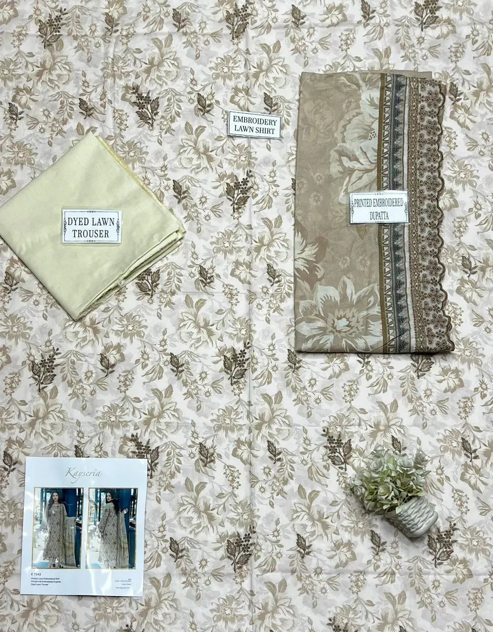 Off White Embroidered Lawn 3Pcs Set