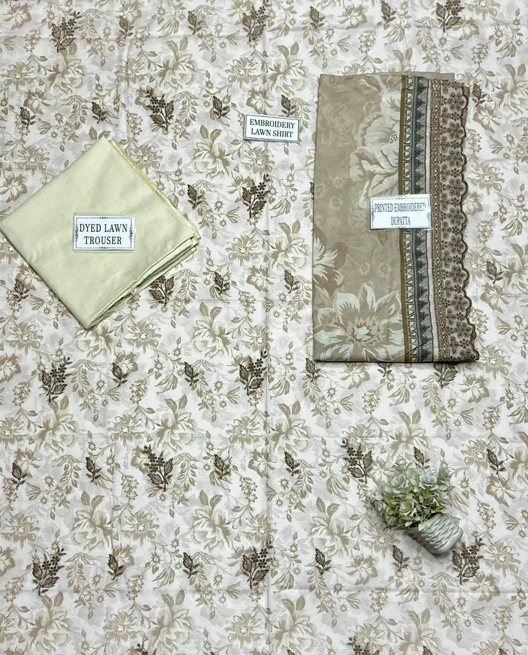 Off White Embroidered Lawn 3Pcs Set